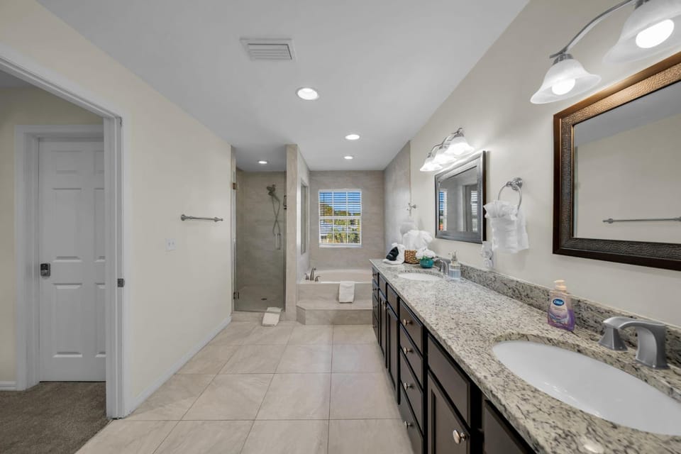 Shower, Bathroom, Bath, towels