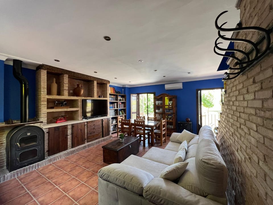 Communal lounge/ TV room, Living room, Seating area, pet friendly