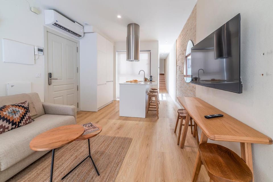 TV and multimedia, Kitchen or kitchenette, Seating area, air conditioner