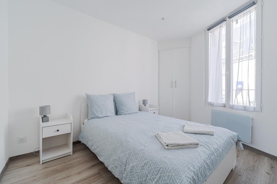 Bed, Bedroom