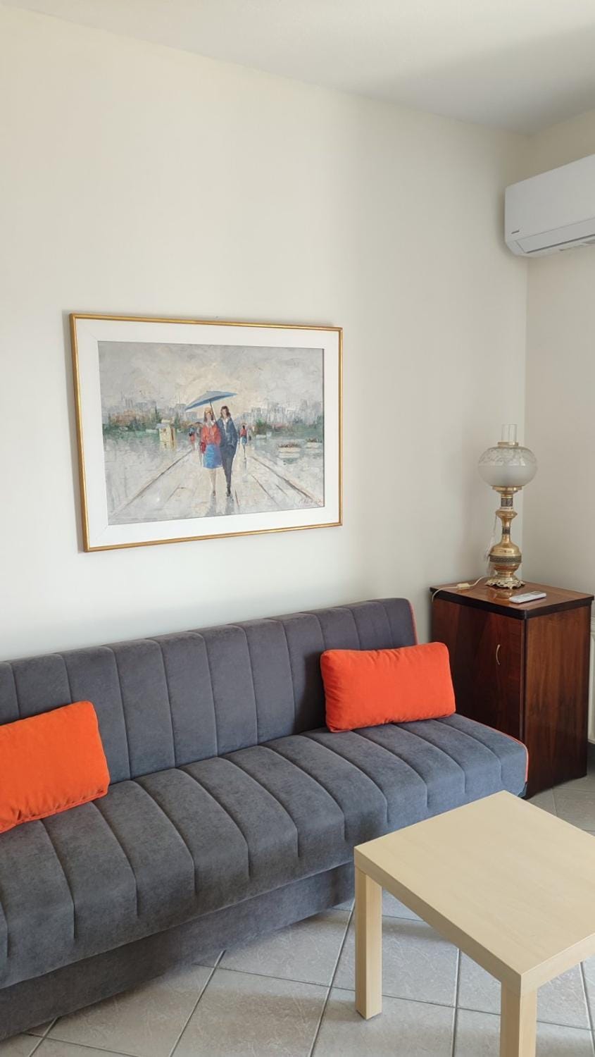 Living room, Seating area, air conditioner