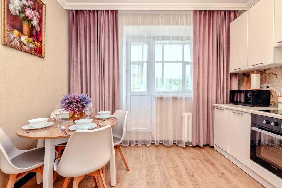 Coffee/tea facilities, Kitchen or kitchenette, Dining area, microwave, minibar, oven, pet friendly, stove
