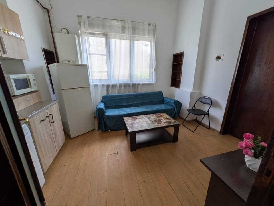 Kitchen or kitchenette, Living room, Seating area