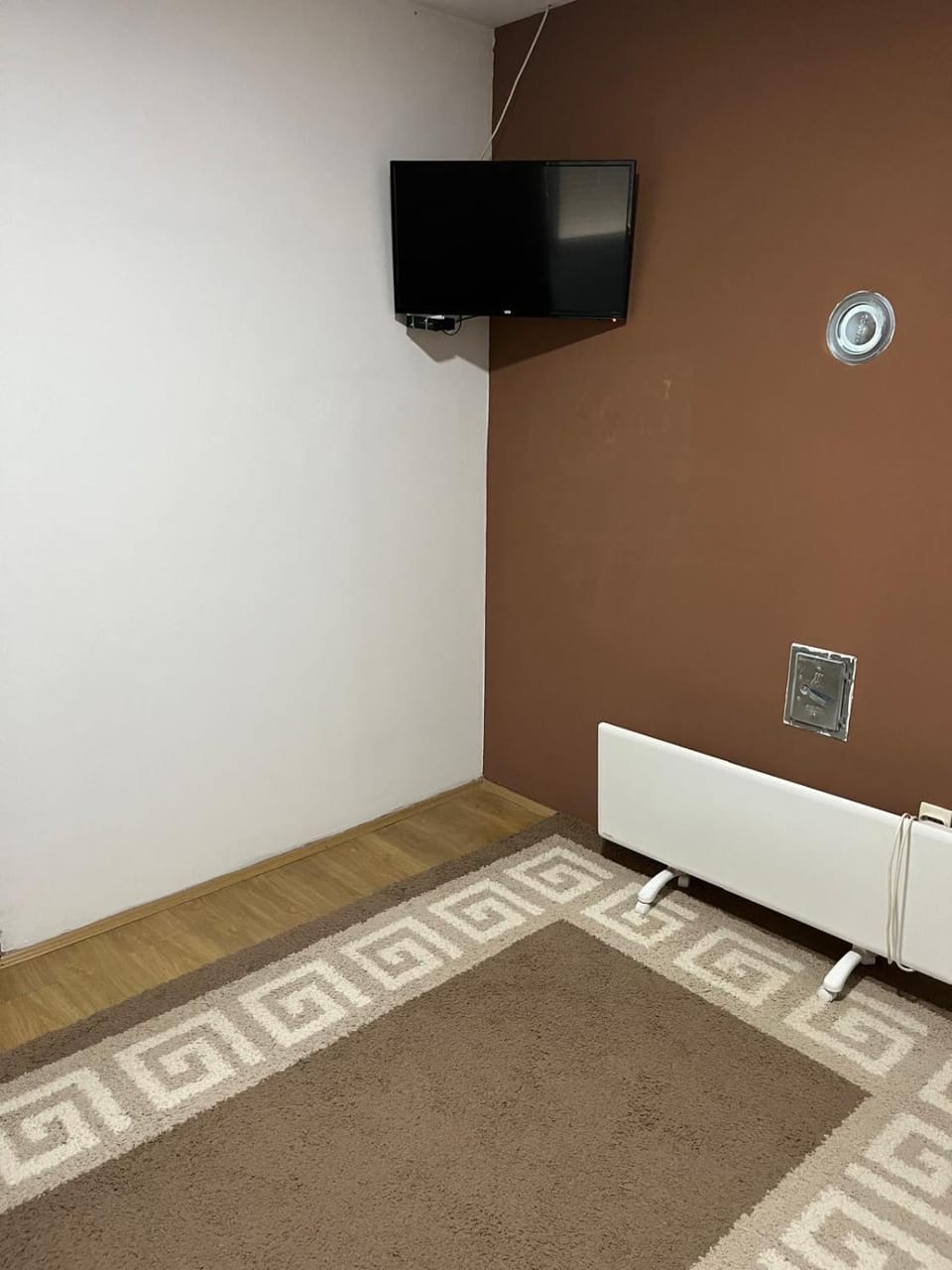 TV and multimedia, Living room, Seating area, Evening entertainment