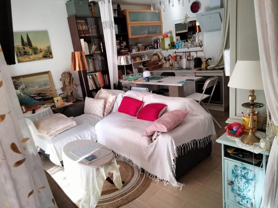 Near Croisette atypic studio garden pool Apartment in Cannes