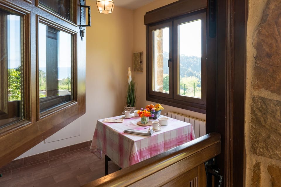 Natural landscape, View (from property/room), Photo of the whole room, Dining area, Mountain view