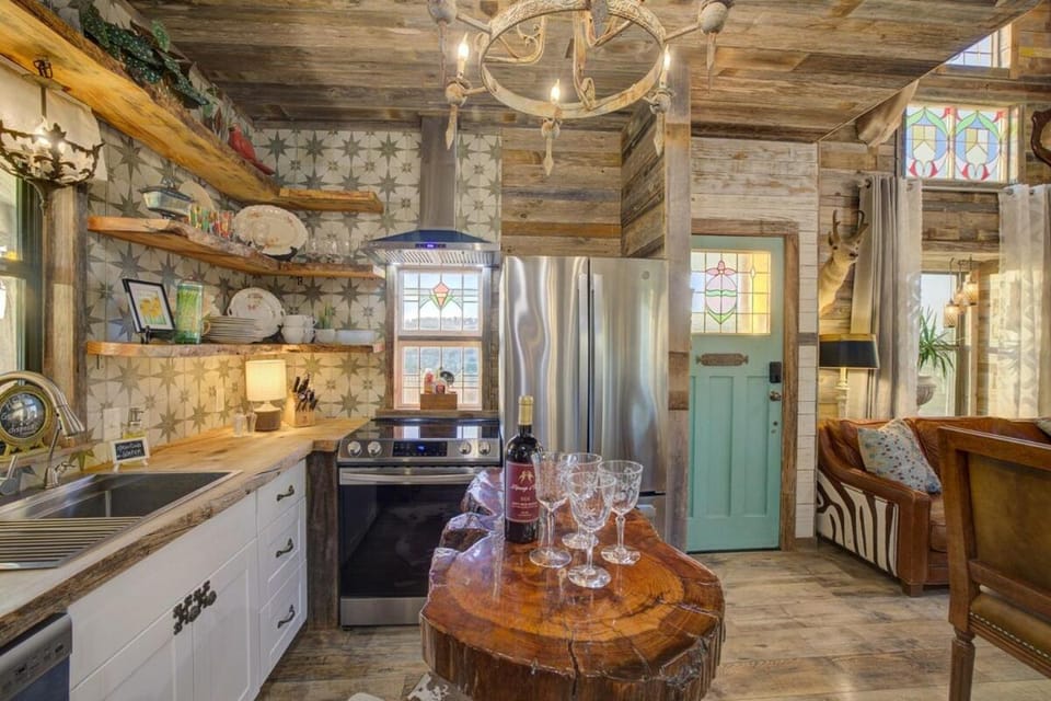 Kitchen or kitchenette, dishwasher, pet friendly, stove