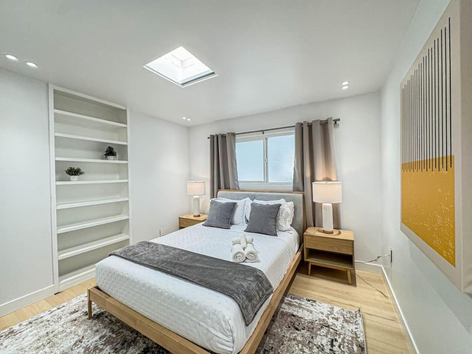 Bed, Photo of the whole room