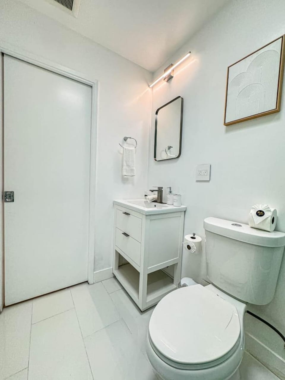 Toilet, Bathroom, towels