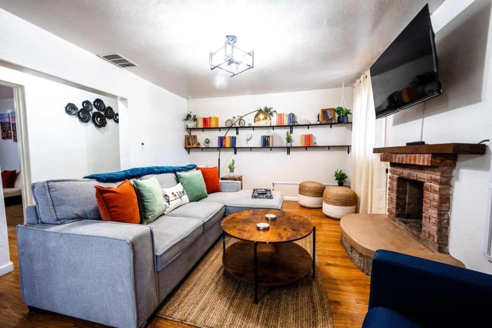 Communal lounge/ TV room, TV and multimedia, Living room, Seating area