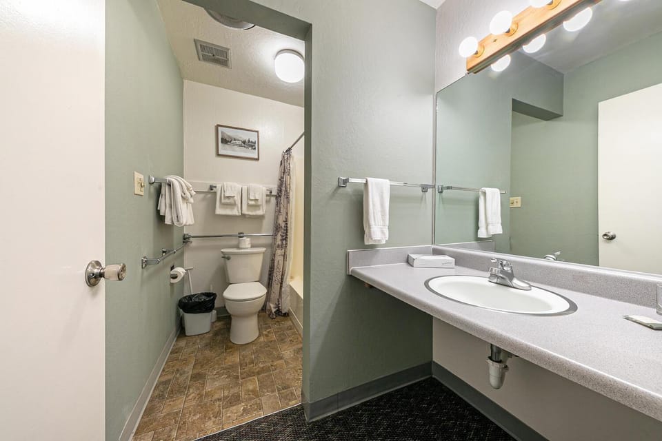Toilet, Bathroom, Bath, towels