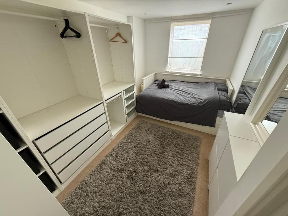 Bed, Photo of the whole room, Bedroom, wardrobe