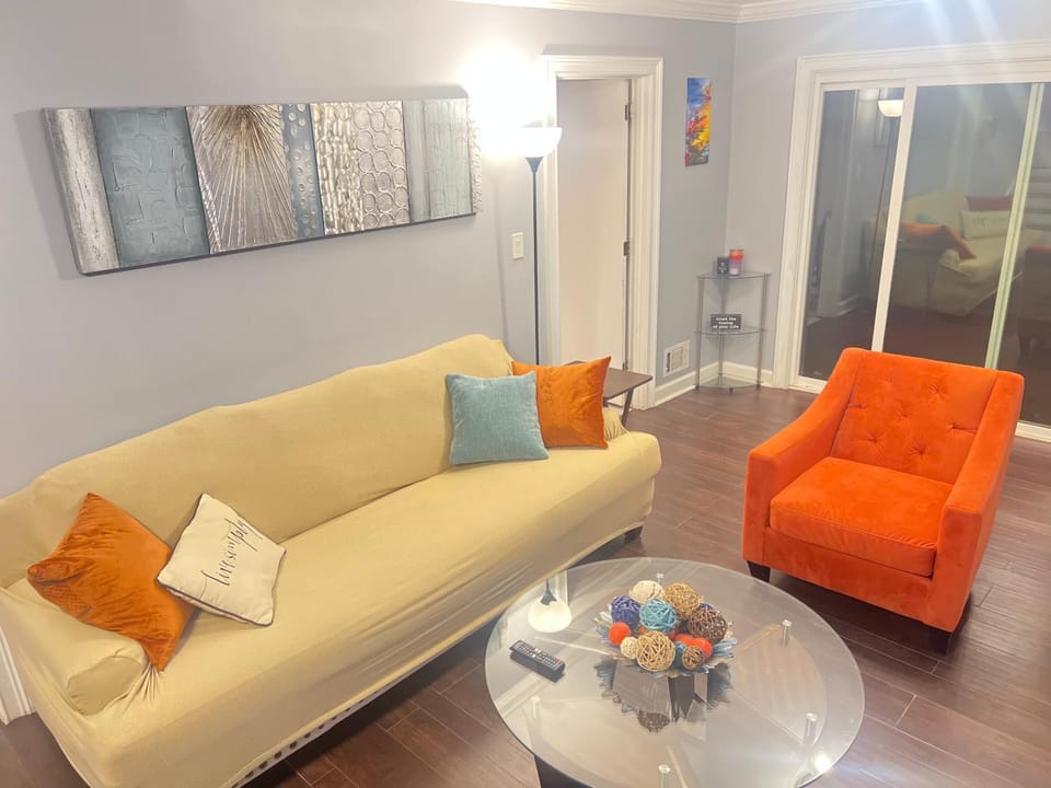 Family Circle in Embry Hills Chalet in Doraville