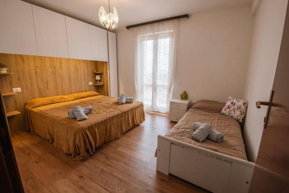 Bedroom, towels