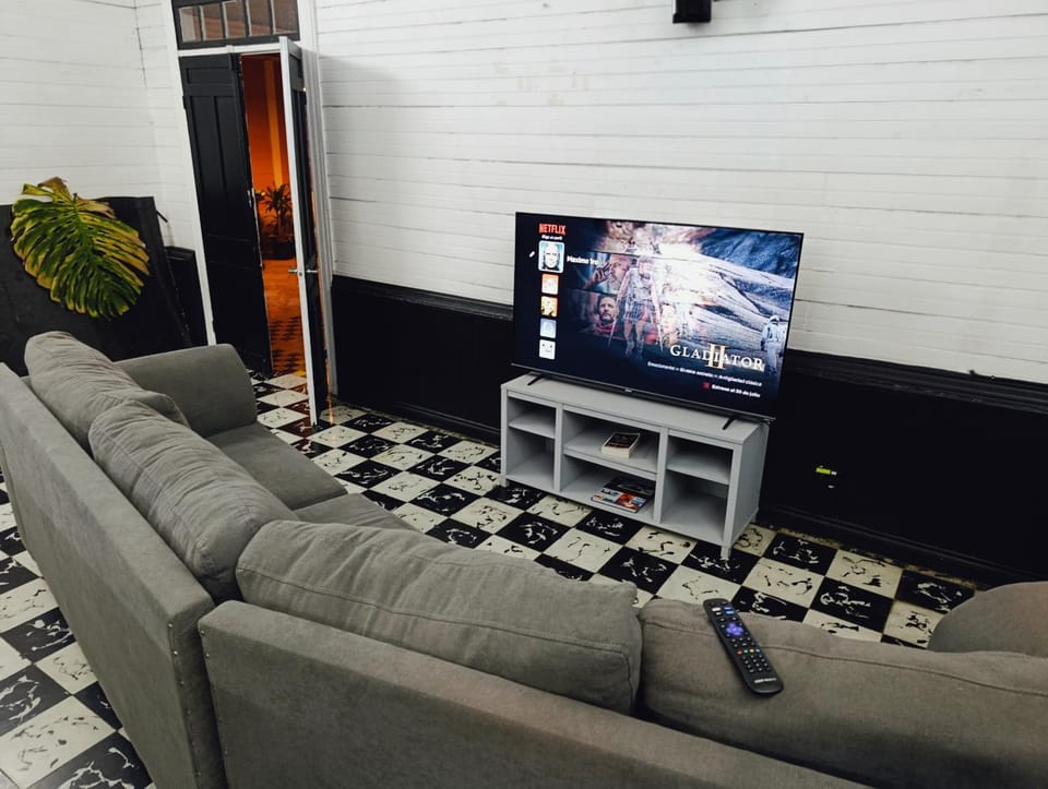 Vintage and Colonial House - 7min from Airport House in Alajuela