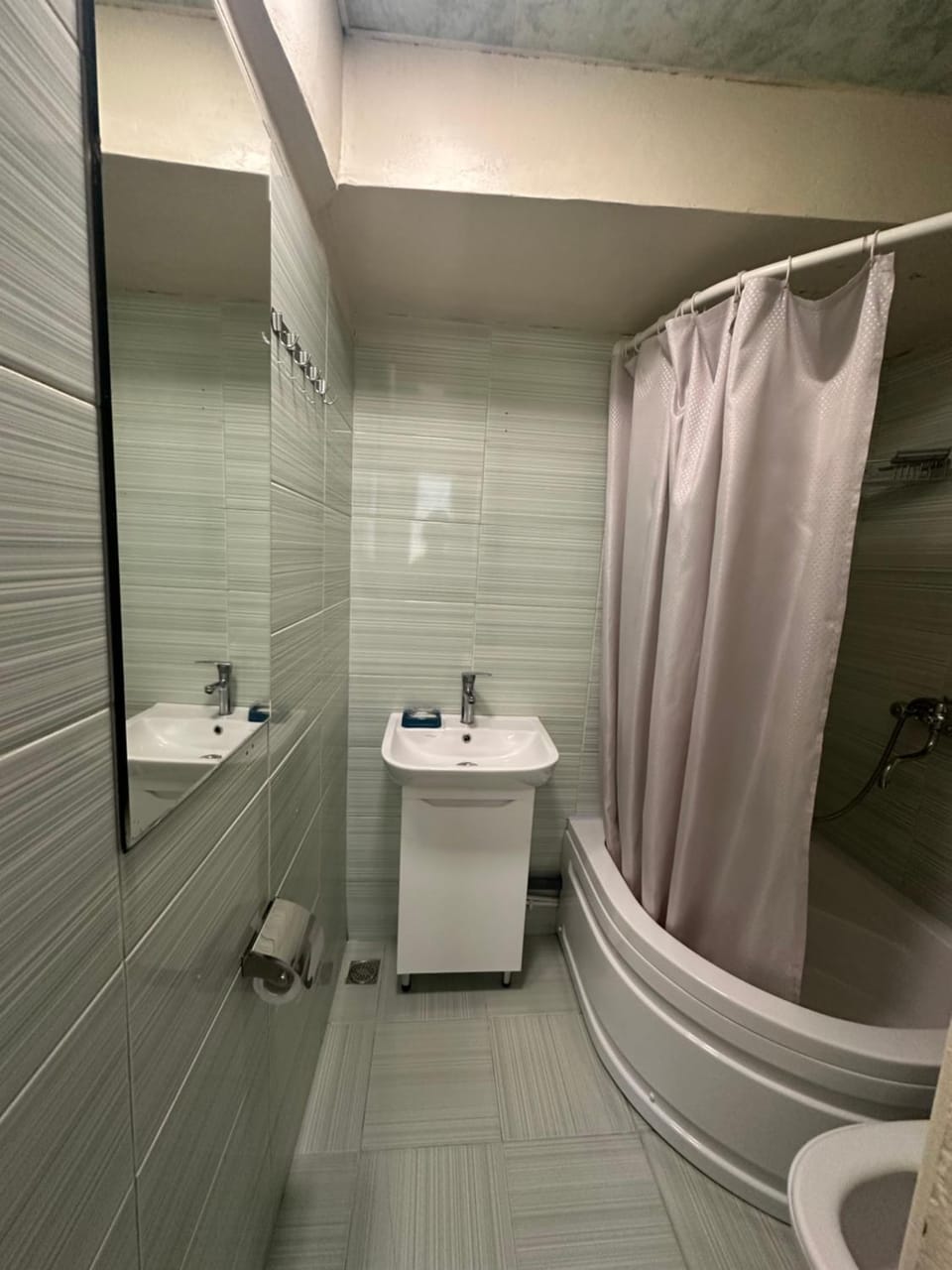 Shower, Toilet