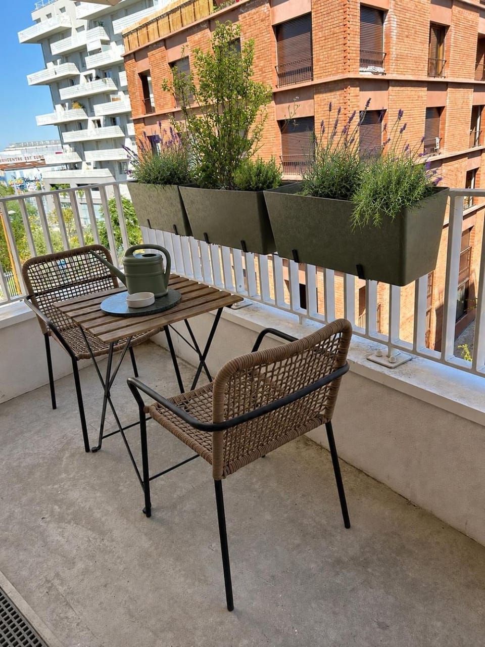 Cosy Pantin Canal Apartment in Pantin