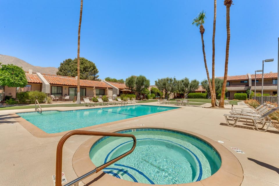 Chic, Walkable Desert Retreat - Private & Serene House in Palm Springs