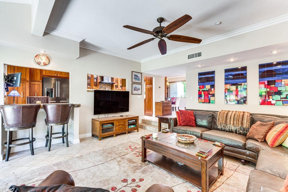 Chic, Walkable Desert Retreat - Private & Serene House in Palm Springs