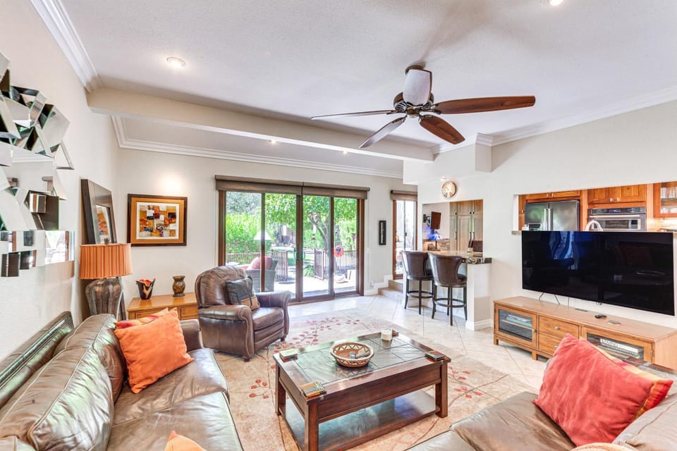 Chic, Walkable Desert Retreat - Private & Serene House in Palm Springs