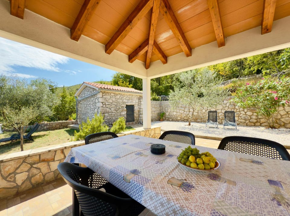 Seating area, Food