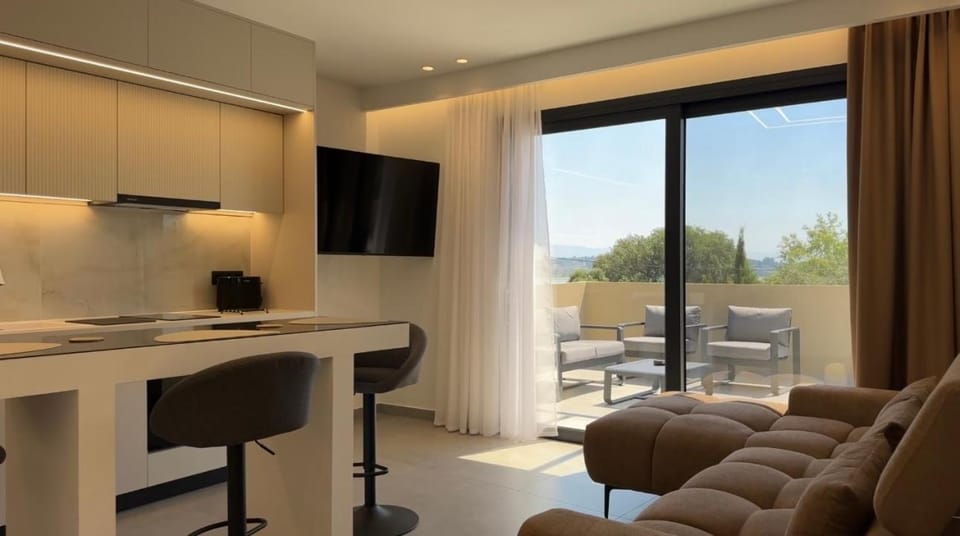 TV and multimedia, Kitchen or kitchenette, Living room, Seating area, Dining area, Evening entertainment