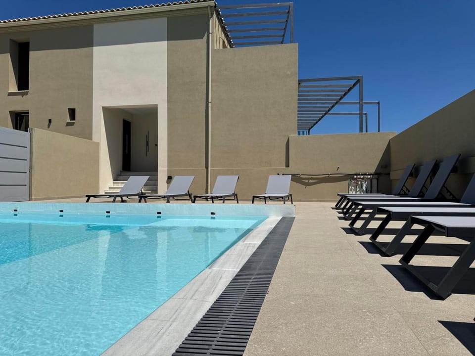 Property building, Patio, Day, Pool view, Swimming pool, sunbed