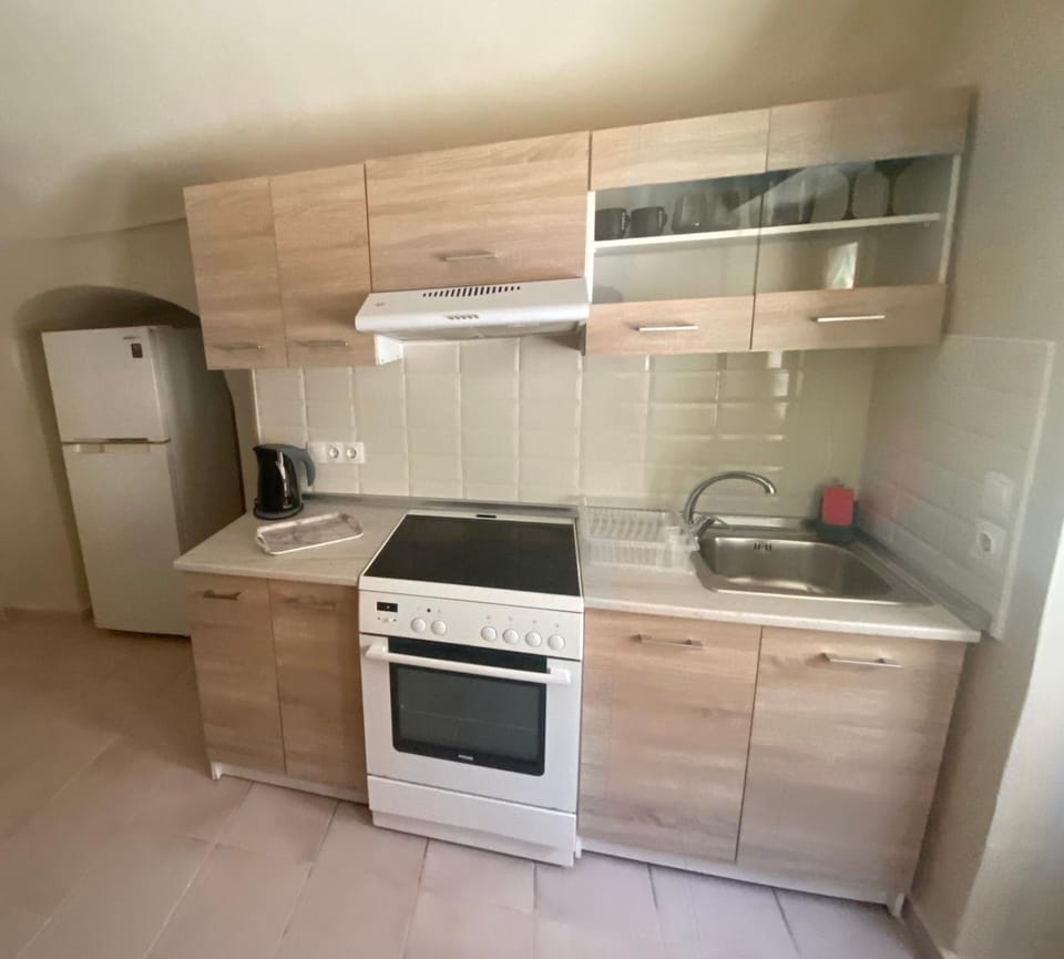 Kitchen or kitchenette, oven, stove