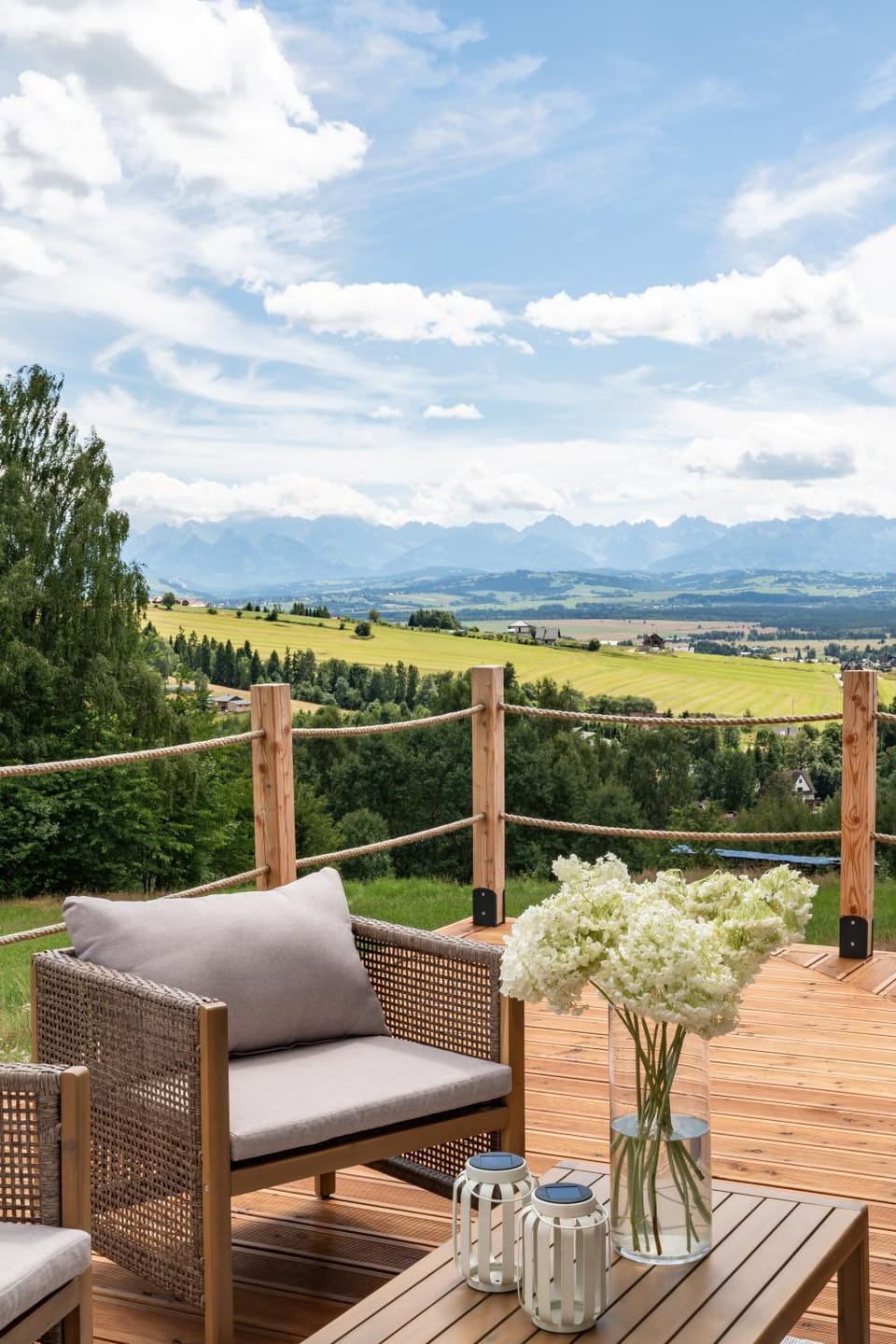 Natural landscape, View (from property/room), Balcony/Terrace, Seating area, Mountain view