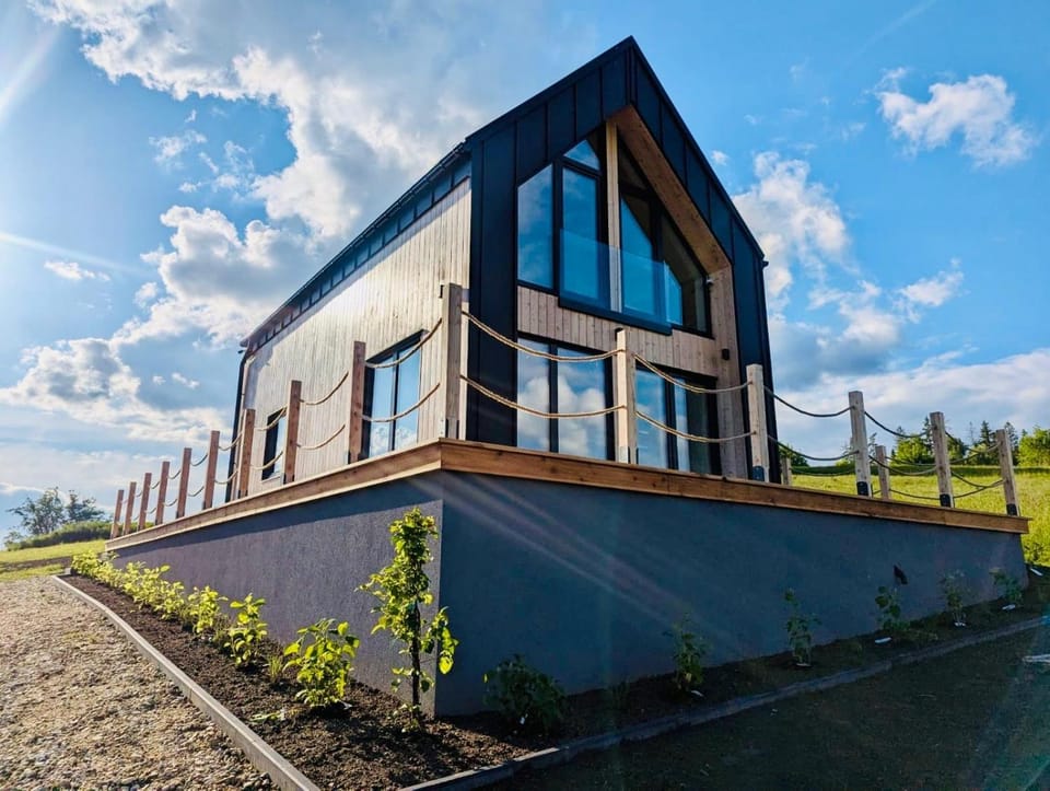 Property building, Spring, Day, Garden, Garden view