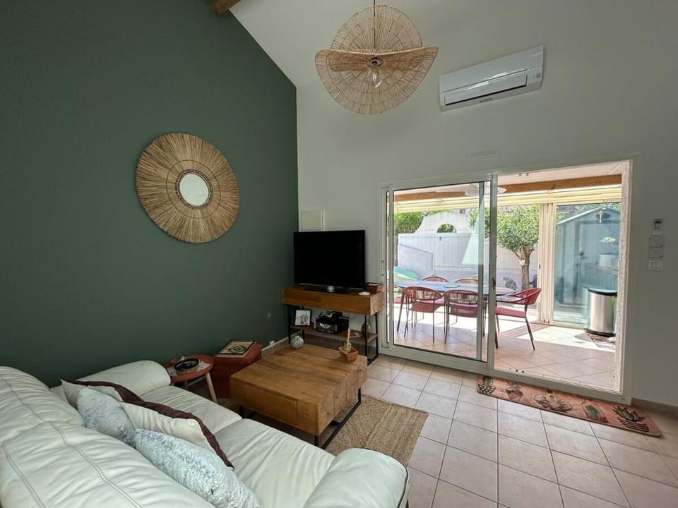 TV and multimedia, Living room, air conditioner