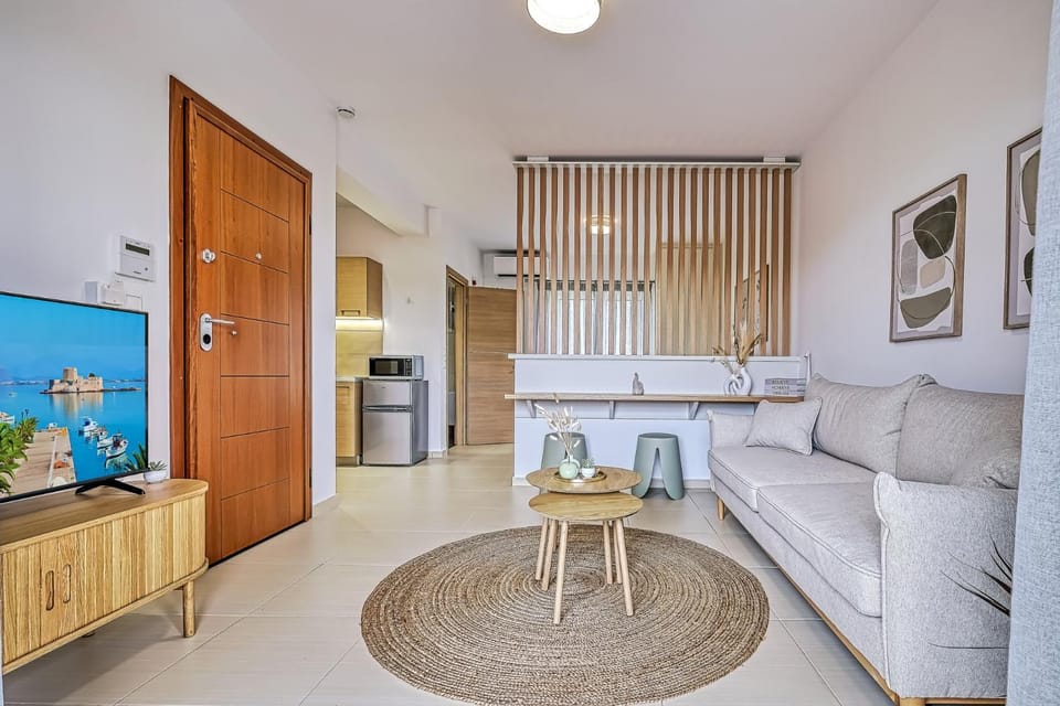 Bed, TV and multimedia, Living room, Seating area, Dining area