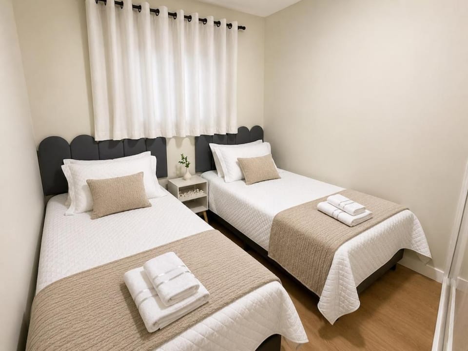Apê Preferido | 2 quartos, ar, vaga e portaria Apartment in State of Paraná