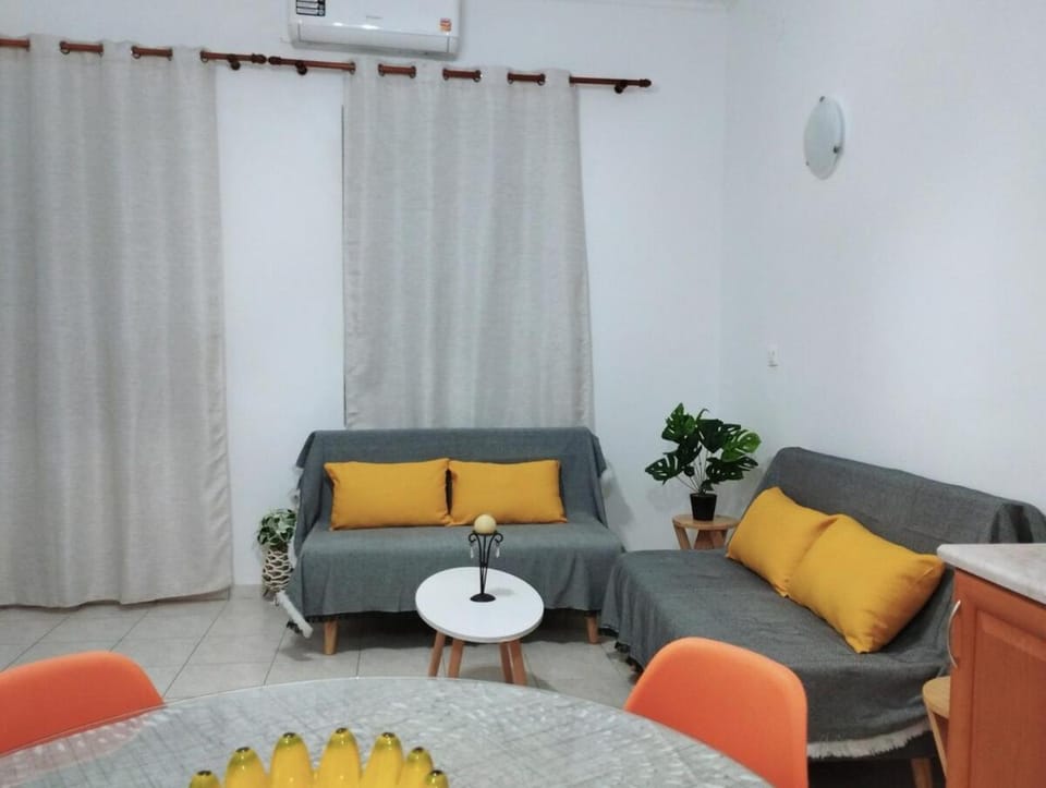 Bed, Living room, air conditioner, air conditioner