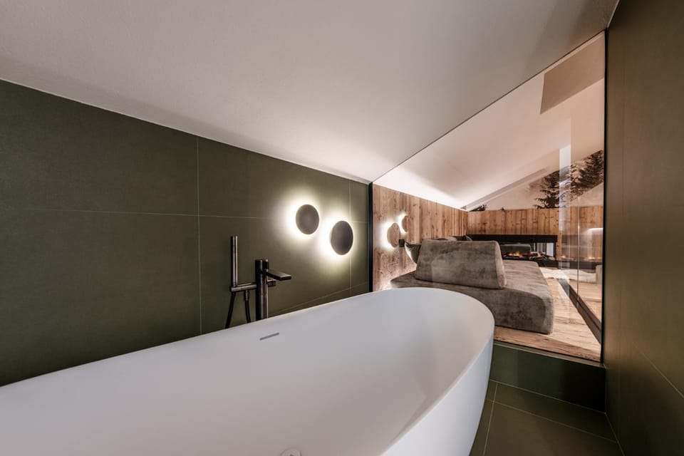 Hot Tub, Spa and wellness centre/facilities, Bath, fireplace