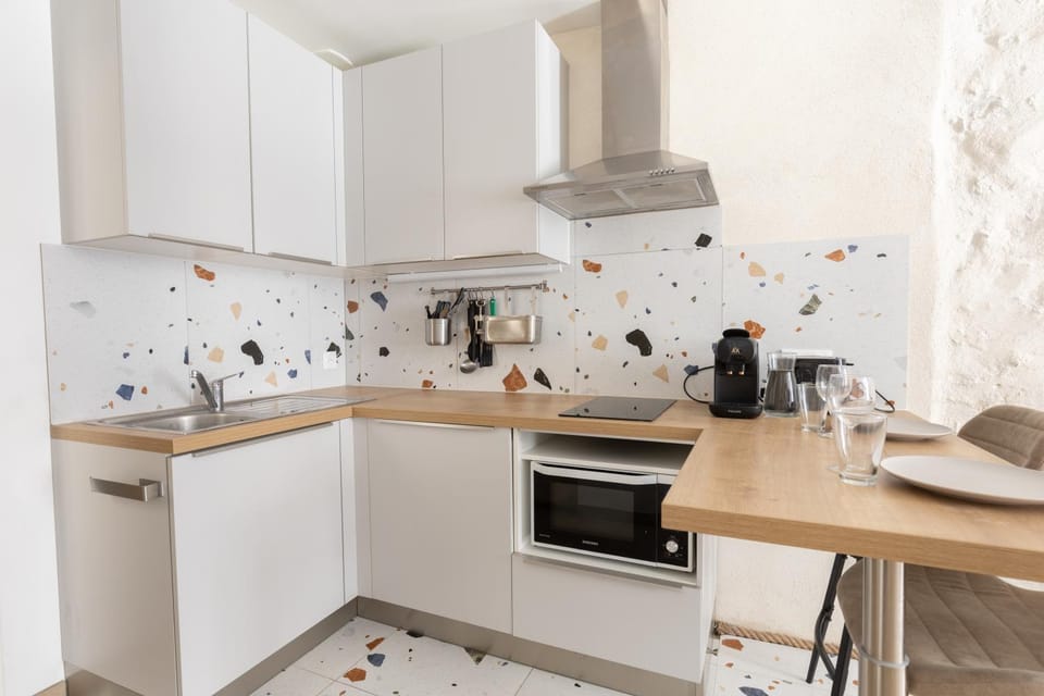 Kitchen or kitchenette, Dining area, dishwasher, stove, toaster