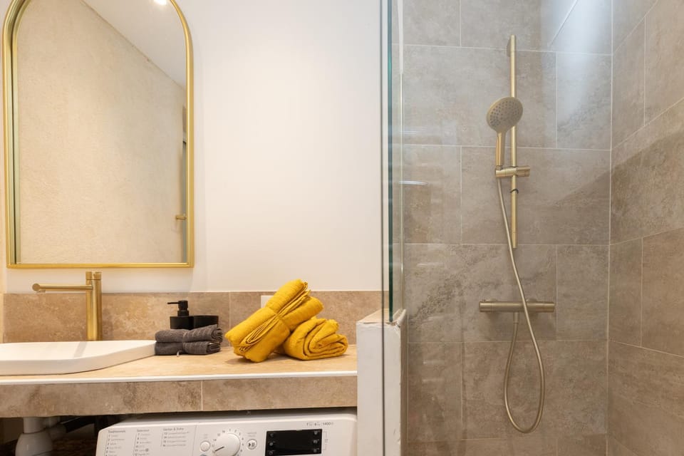 Shower, Bathroom, towels