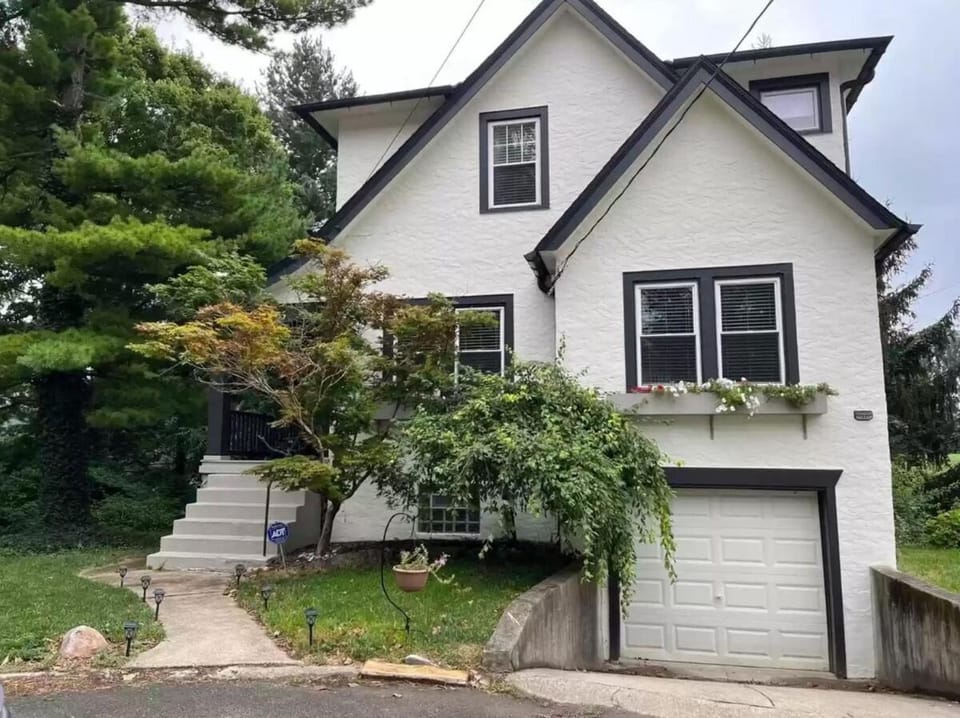 The Green Escape in Oakley 2 bed 1 bath House in Cincinnati