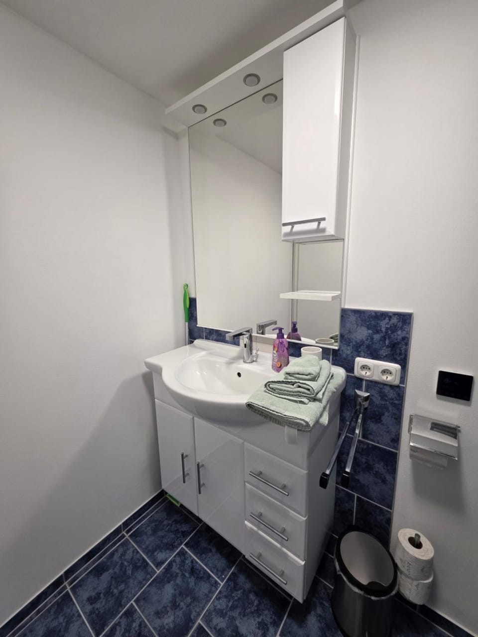 Bathroom, towels