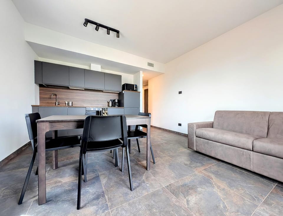 Kitchen or kitchenette, Living room, Seating area, Dining area