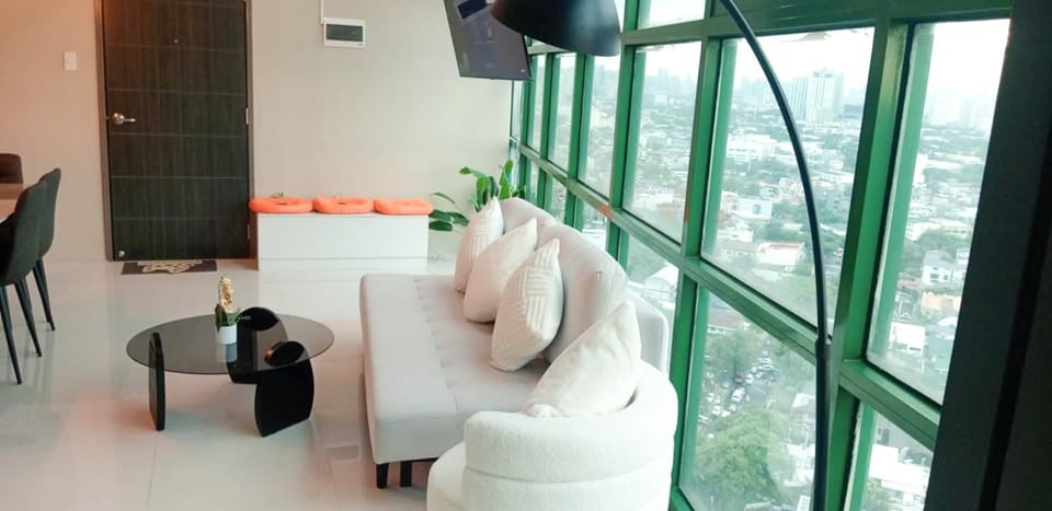 Symphony Tower Quezon City 44sqm - Full glass view Apartment in Quezon City