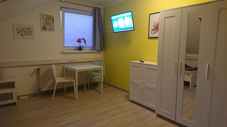 TV and multimedia, Dining area, wardrobe