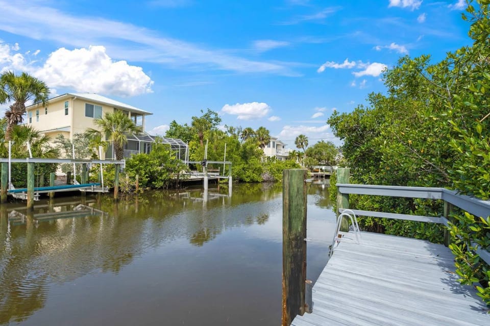 Dockside Getaway on Avenida House in Siesta Beach