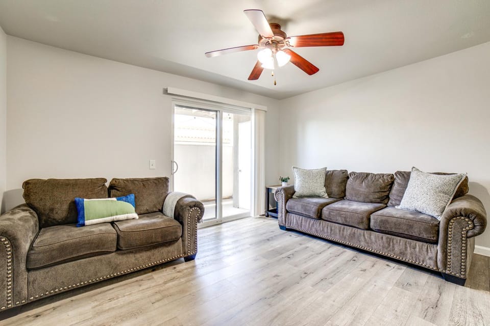 3 Mi to Dtwn Gated Condo with Patio in Reno! Apartment in Reno