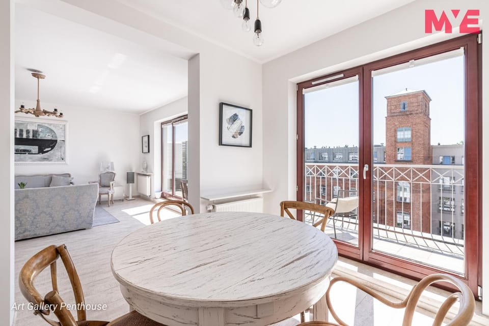 MYE Apartments - Art Gallery Penthouse Apartment in Masovian Voivodeship