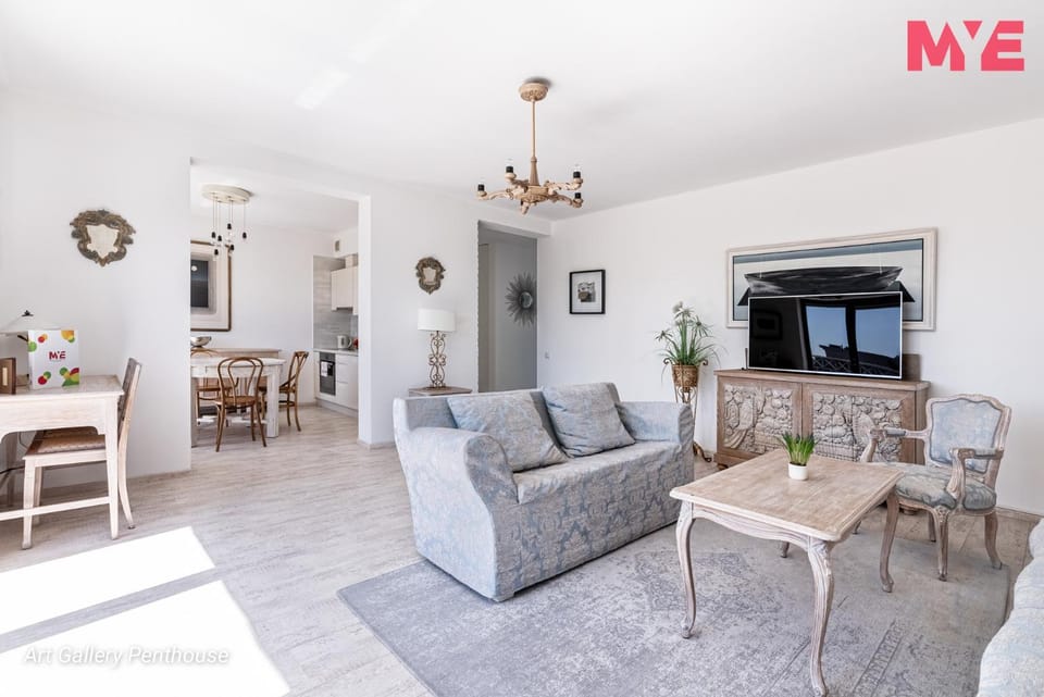 MYE Apartments - Art Gallery Penthouse Apartment in Masovian Voivodeship