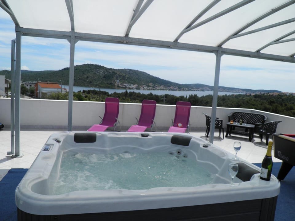 Hot Tub, Spa and wellness centre/facilities