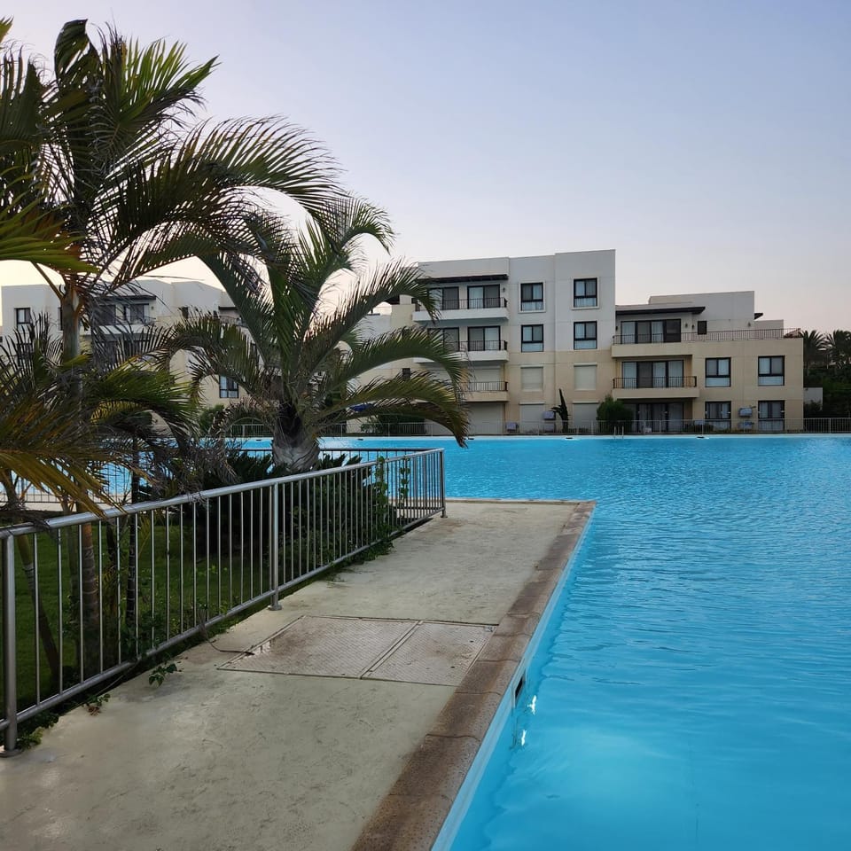 Day, Swimming pool
