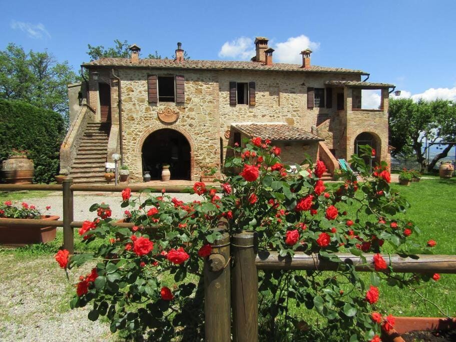 Agriturismo Podere Fucile Farm Stay in Tuscany
