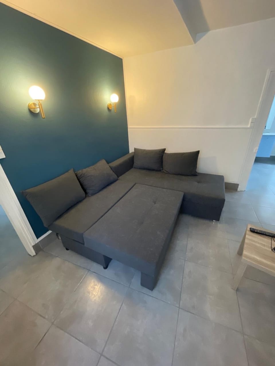 Bed, Living room